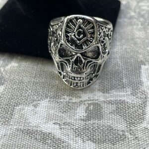 Silver skull head ring